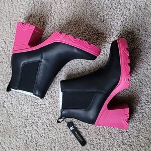 NIB Sorel Brex Chelsea ankle bootie, genuine leather, black and pink, size 9.5